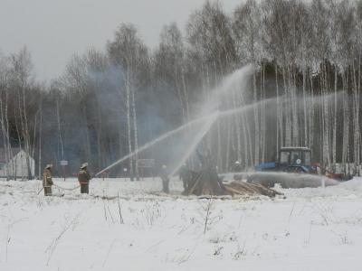 Сотрудники МЧС продемонстрировали порядок тушения лесоторфяных пожаров